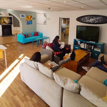 Rougey Lodge Hostel บันโดแรน ภายนอก รูปภาพ