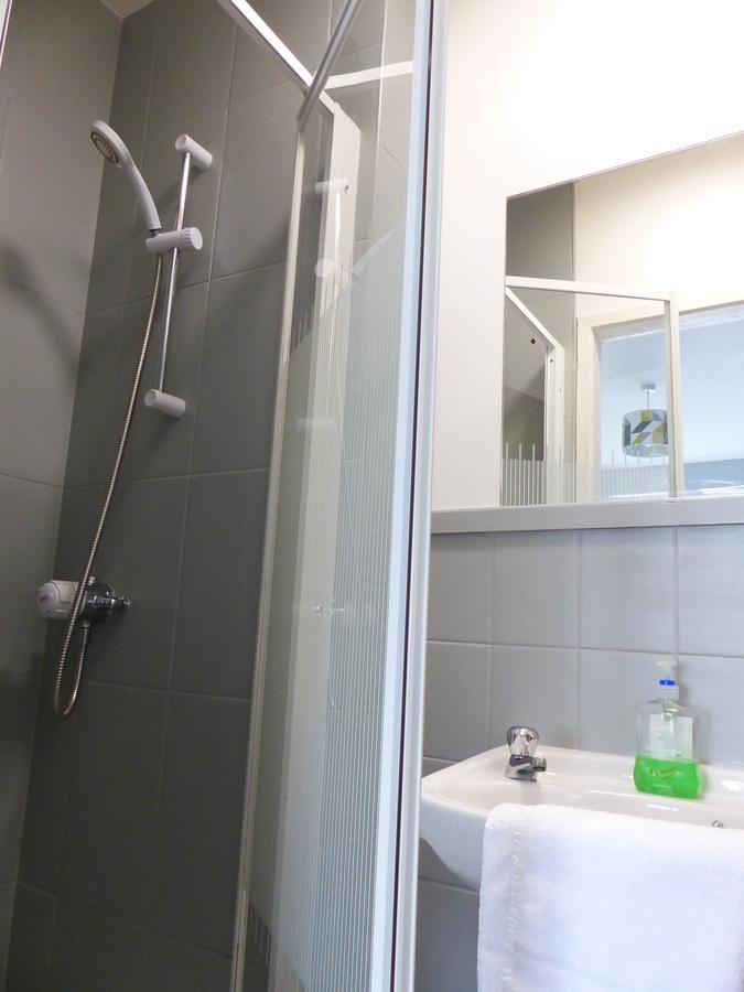 Rougey Lodge Hostel บันโดแรน ภายนอก รูปภาพ